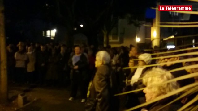 Concarneau. 500 personnes en hommage aux victimes des attentats