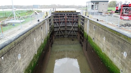 Renovatie Voornse Sluis 2 - droogpompen / Spijkenisse 2015