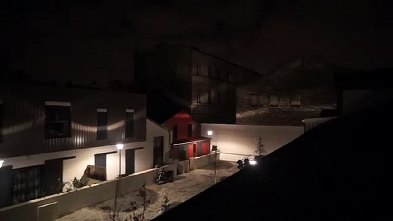 Coups de feu à Saint-Denis, début de l'assaut Rue du Corbillon Saint Denis Video Paris France 18.11.2015 New Paris Attac