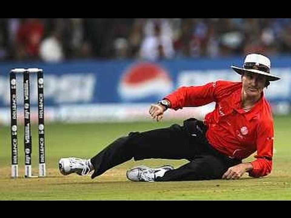 Top 10 Cricket Umpire Injuries by Powerful Shots of Batsman in HD