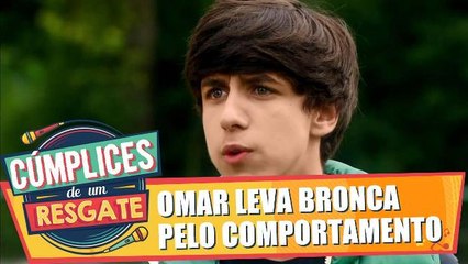 Omar leva bronca do pai pelo comportamento ruim