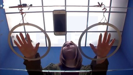 Ashton Kutcher pone a prueba tu adicción al teléfono móvil