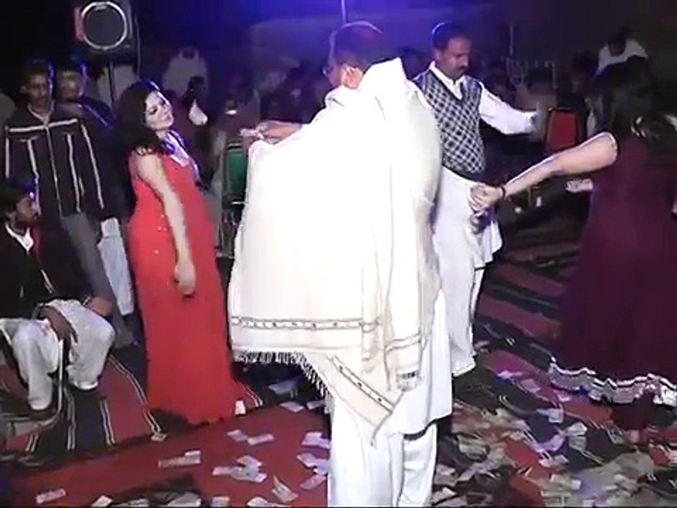 hot private mujra 2016