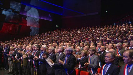 Hollande pede a população que não ceda ao medo