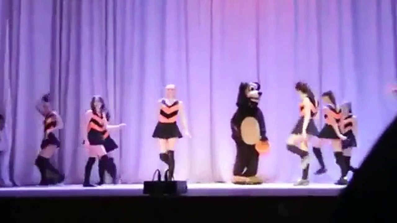 Polémica por sensual baile en Rusia