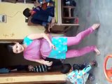 মেয়ের ফিগার দেখে মাথা নষ্ট ম্যান বাংলা নাচ-Village girl dancing at home
