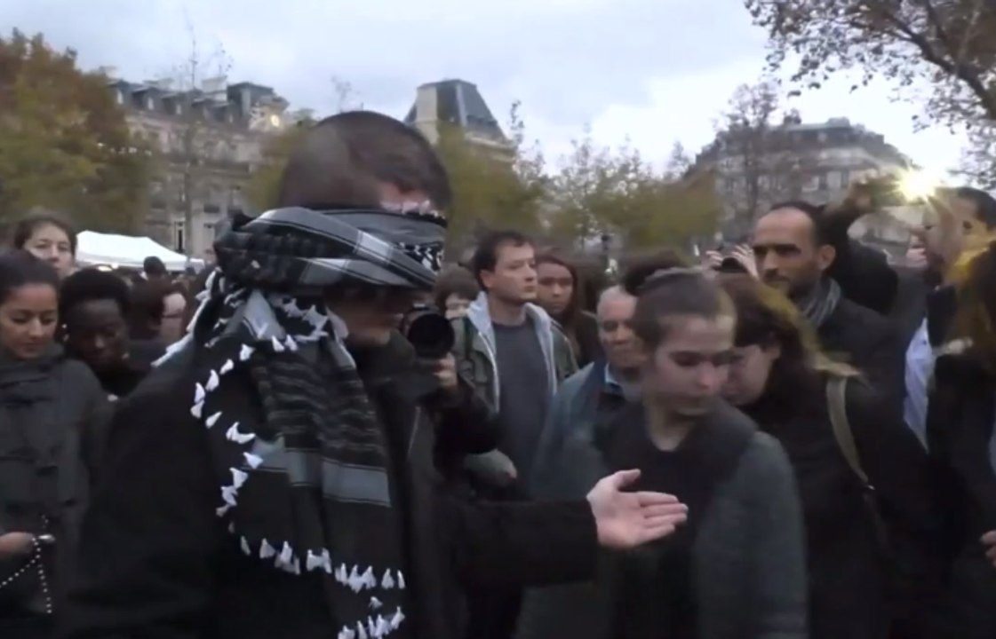 "Je suis musulman, si vous me faites confiance, faites-moi un câlin"