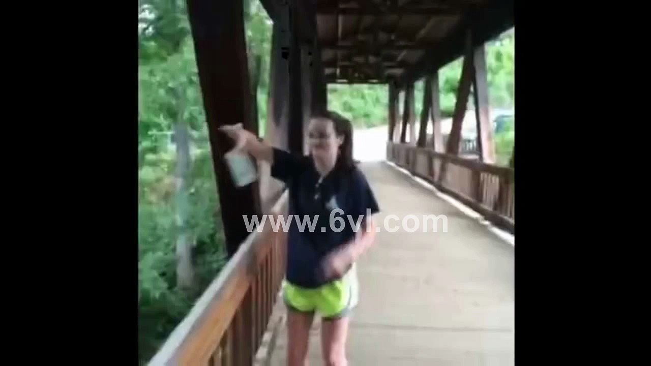 Trào lưu mới thả rơi iphone trên thế giới. Mem nào thử xem