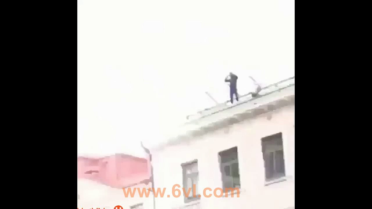 Choáng với màn trình diễn có một không hai của anh người 'dơi