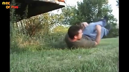 Funny videos- Stupid people doing stupid things