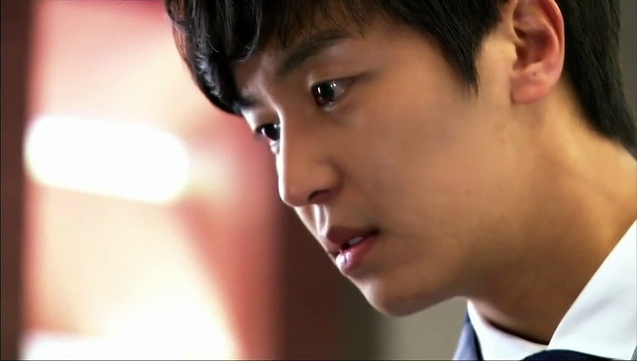 When A Man Loves Episode 12  Jae Hee Can't Resist Kissing Mi Do During a Tearful Goodbye