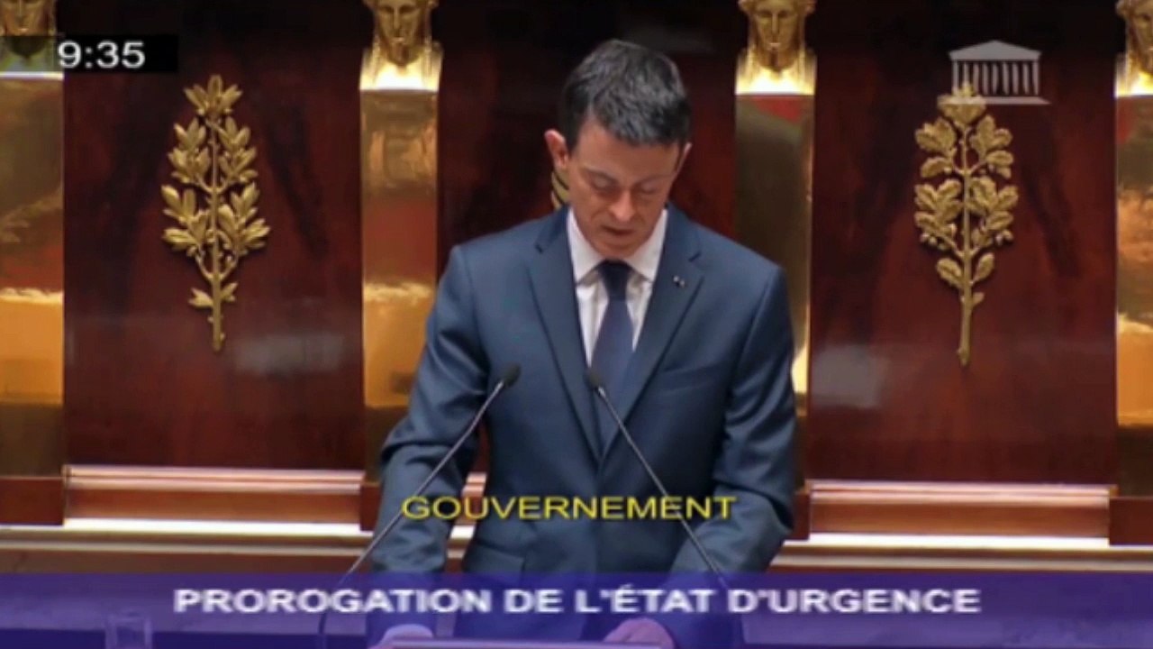 Valls n'exclut pas "le risque d'armes chimiques et bactériologiques"