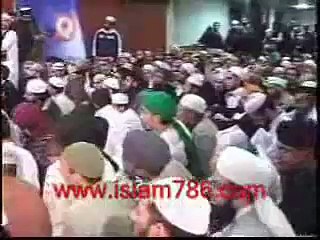 Download Video: Amazing Naat Shareef With Great Emotions Aj Sik Mitran Di Wadheri Ae by Al-Haaj Awais Raza Qadri