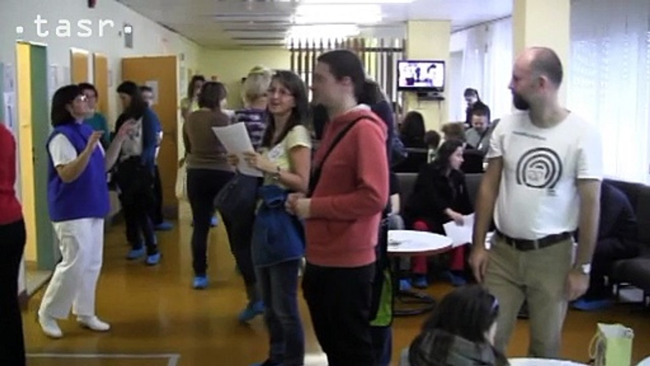 Učitelia prišli darovať krv, chcú upozorniť na zdravotný stav školstva