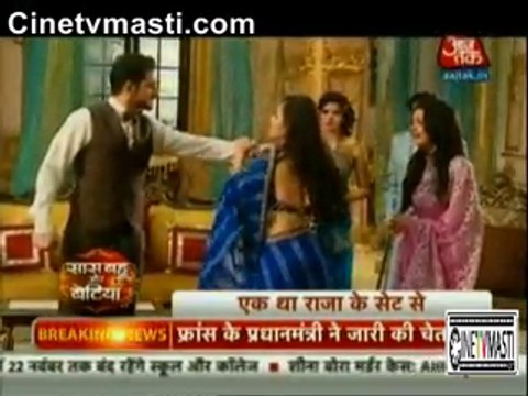 Ranaji ne ki Sulakshana ko Maar ne ki koshish jaha beech mein aayi Gaytri to uuse Lagi Goli - 19th November 2015 - Ek Tha Raja Ek Thi Rani