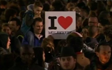 L'hommage de la commune de Molenbeek aux victimes de Paris, en 42 secondes