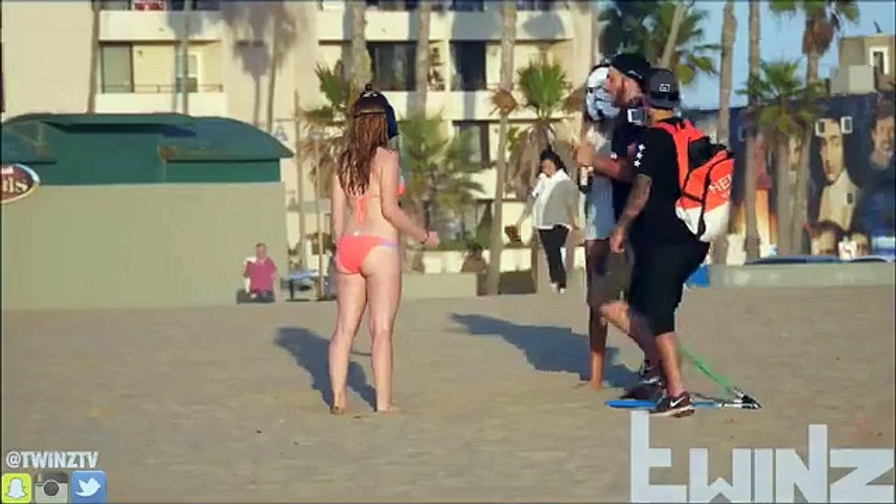 Blindfolded Girls Get Pranked Into Fighting With Dildos They Think Are Lightsabers
