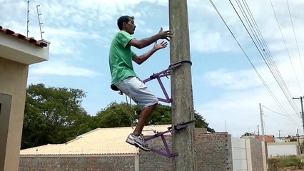 Méthode énorme pour grimper à un poteau électrique