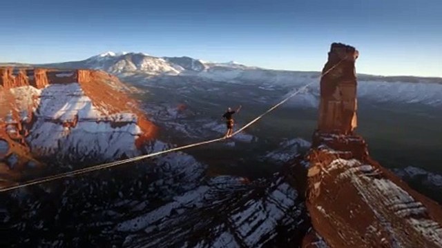 500m High Slackline World Record between two massive desert towers
