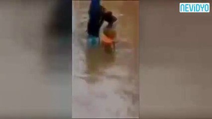 Eşi ıslanmasın diye bakın neler yaptı! Helal olsun