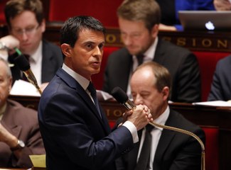 La séance houleuse à l'Assemblée après les attentats de Paris, en 42 secondes