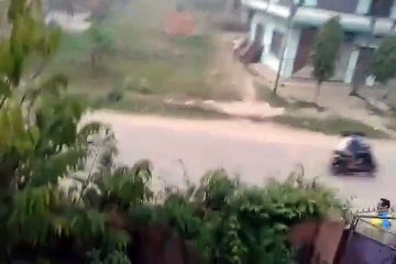 Motards VS Rhinocéros ! - vidéo Dailymotion