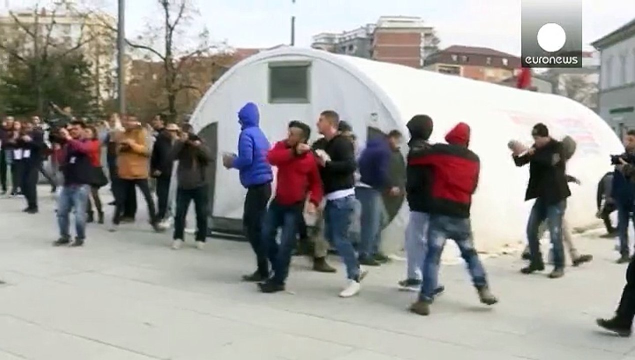 Krawalle in Pristina: Proteste gegen Autonomie für serbische Minderheit