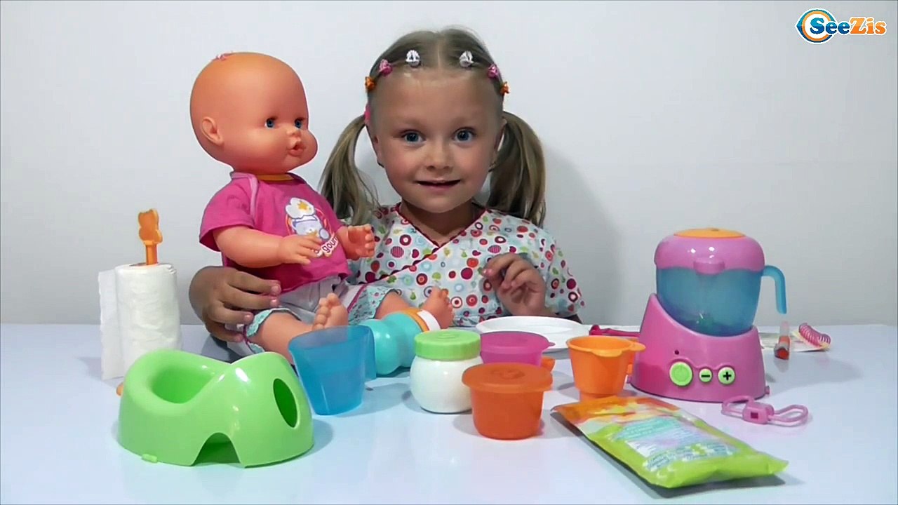 ✔ Кукла Ненуко. Ярослава готовит кашу и кормит малыша - Doll Nenuco eats porridge with Yaroslava ✔