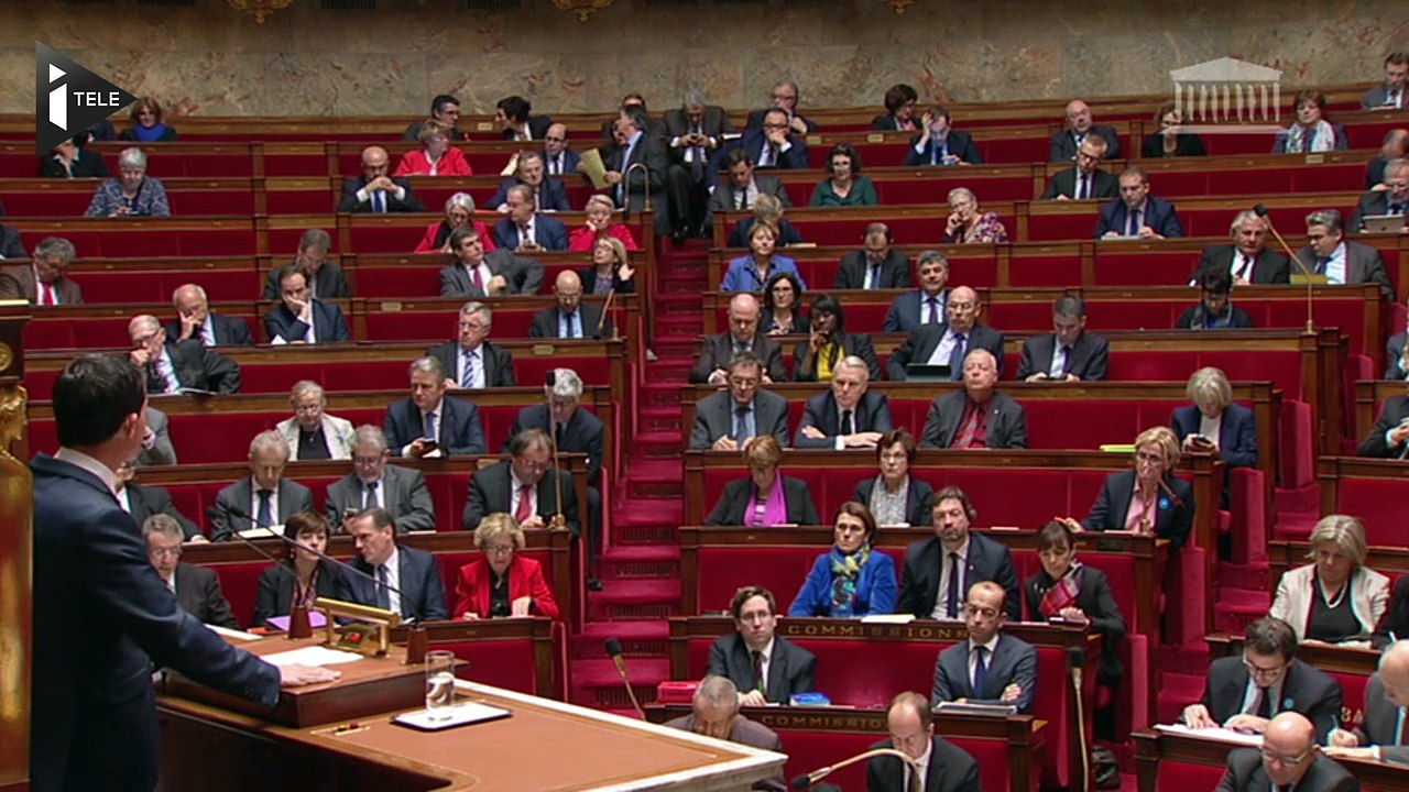 Manuel Valls: "Il peut y avoir le risque d'armes chimiques ou bactériologiques"