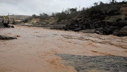 Lama chega ao Rio Doce, em Baixo Guandu