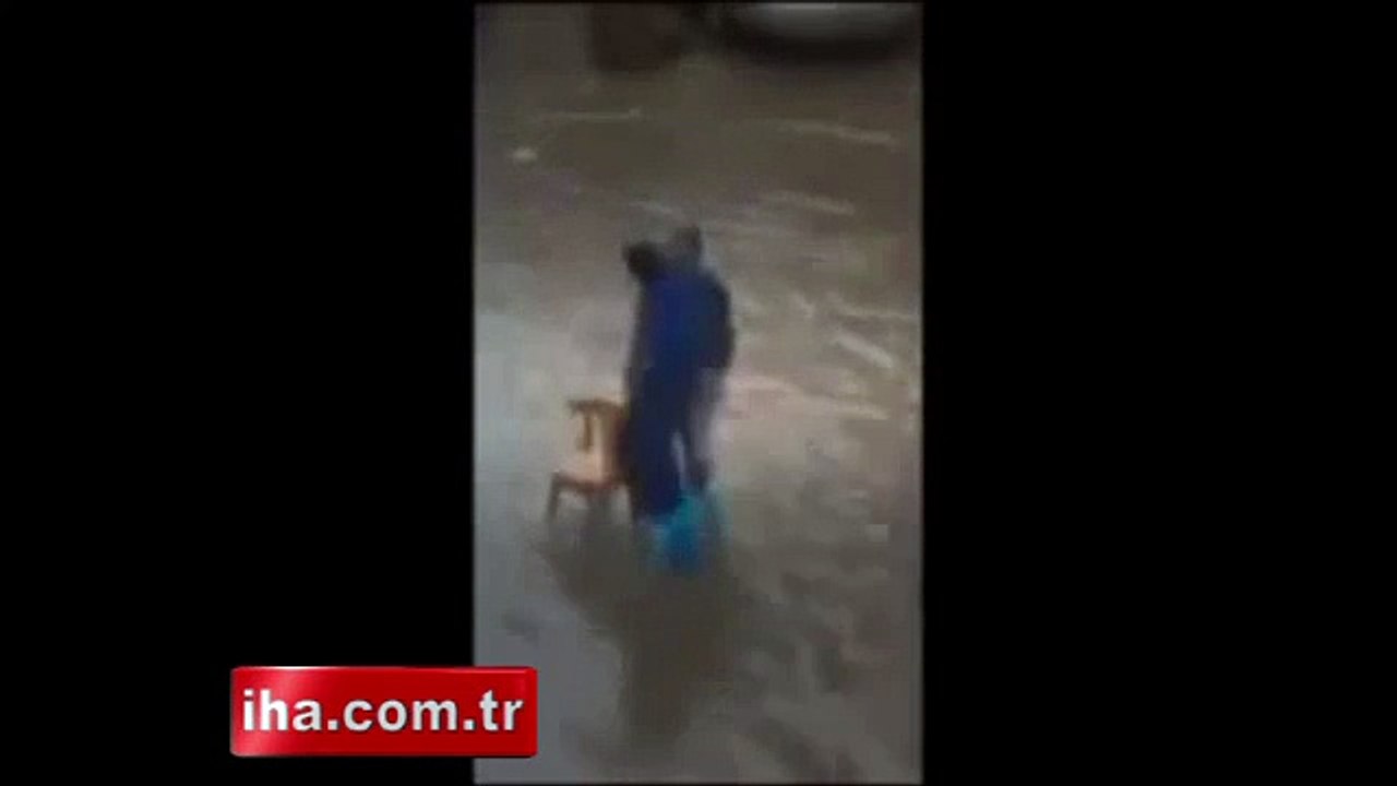 her şeyi eşi ıslanmasın diye yaptı