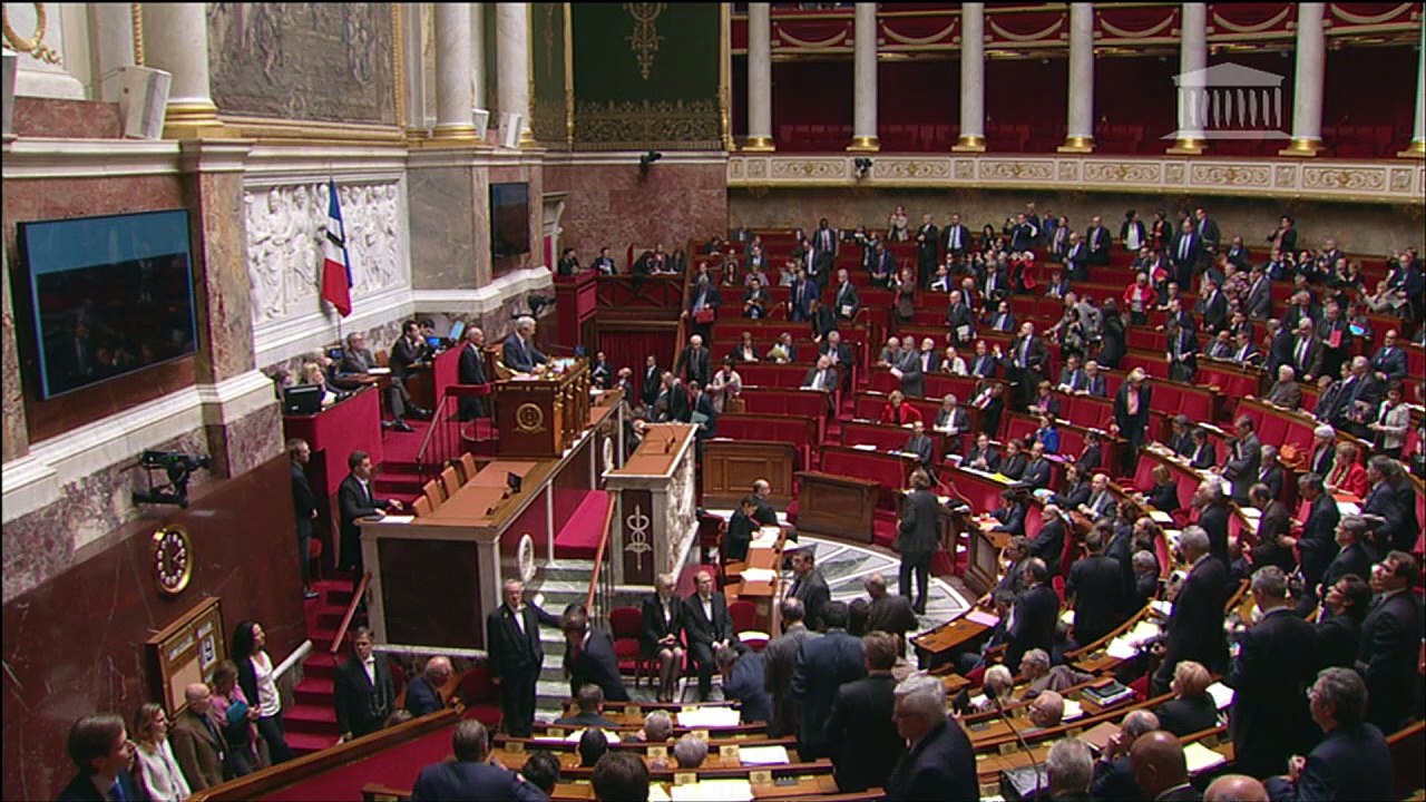 Ausnahmezustand bis Februar - Paris-Drahtzieher tot