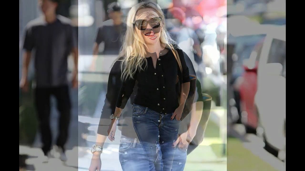 Reese Witherspoon Going To A Meeting In Los Angeles