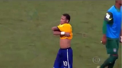 L'arbitre refuse le maillot donné par Neymar