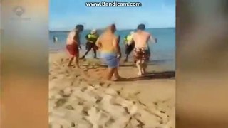 Un policía local de Algeciras dispara con una pistola “taser” a un bañista en Algeciras