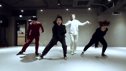 Màn cover dance cực đỉnh trên nền nhạc ca khúc La La Latch