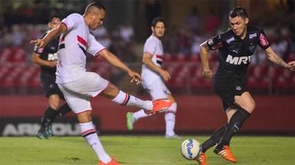 São Paulo bate o Galo no Morumbi, dá o titulo ao Timão, mas entra no G4