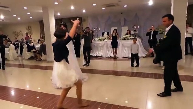 Вот это лезгинка, вот это девушка!!