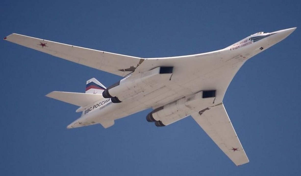Стратегический сверхзвуковой бомбардировщик Ту-160