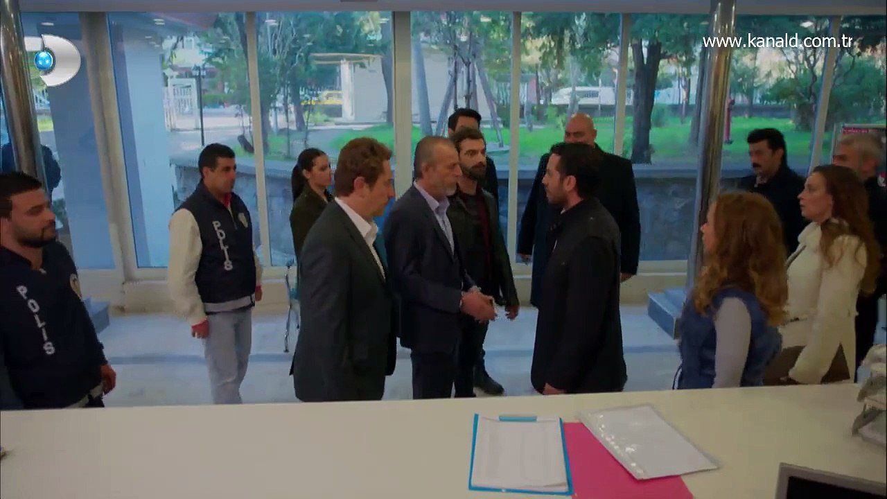 Poyraz Karayel 32. Bölüm - Poyraz, Bahri Baba’yı tutukluyor!