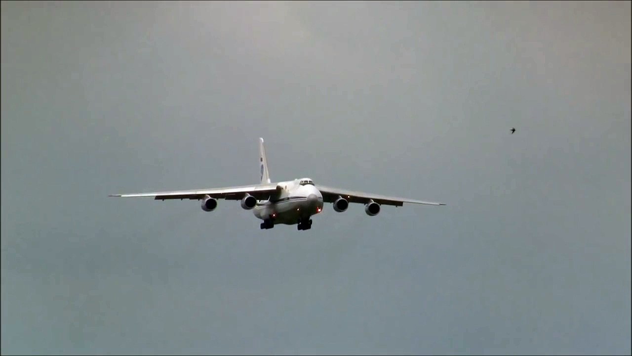 (Live ATC) Russian Federation Air Force Antonov 124 landing runway 14 at ZRH