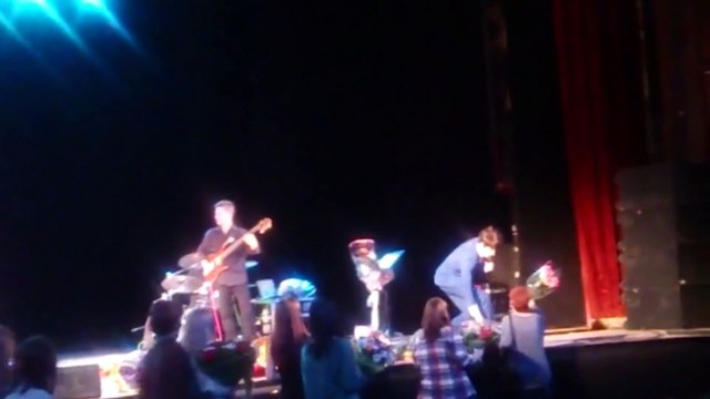 Цветочки для Александра Бона (С.-Петербург, 30.04.2015) (Lucky Cola)