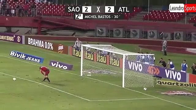 La magnifique volée de Michel Bastos avec Sao Paulo