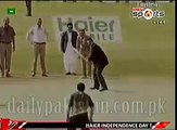 COAS Raheel Sharif hits 4 on Shahid Afridi's
