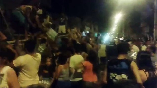 Confusão para pegar água mineral em Colatina