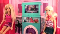Barbie Defile - 1. Bölüm (Defneye Sürpriz Teklif) - Evcilik Tv Barbie Videoları _ İzlesene.com
