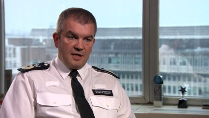 Met Police apolgise for undercover relationships