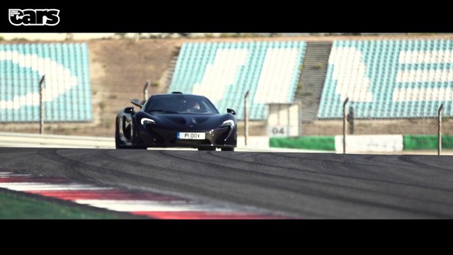 Course entre 2 bolides de rêve : LaFerrari v Porsche 918 v McLaren P1 at Portimao.
