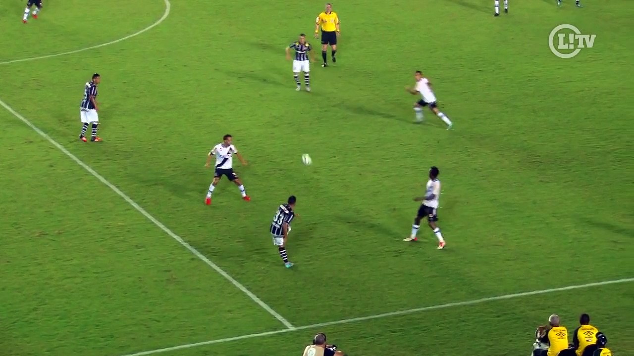 Brésil: Un bon coup de pied en pleine tête !