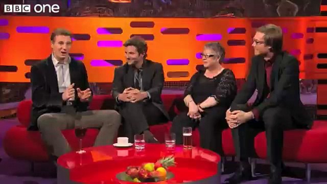 Bradley Cooper imite Liam Neeson, Owen Wilson et d'autres